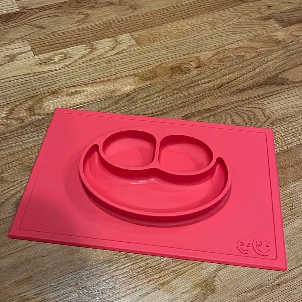 Ez pz silicone mat/dish